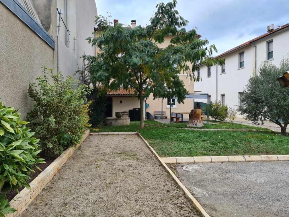Self-Checkin Town House - Rooms To Rent In A Beautiful Modern Town House - Not A Hotel - Location De Chambres Avec Arrivee En Autonomie - Extra Fee For Sheets And Towels - Private Parking - Check Your Plateform Inbox And Follow Check-In Instructions Saint-Romain-en-Gal Eksteriør billede