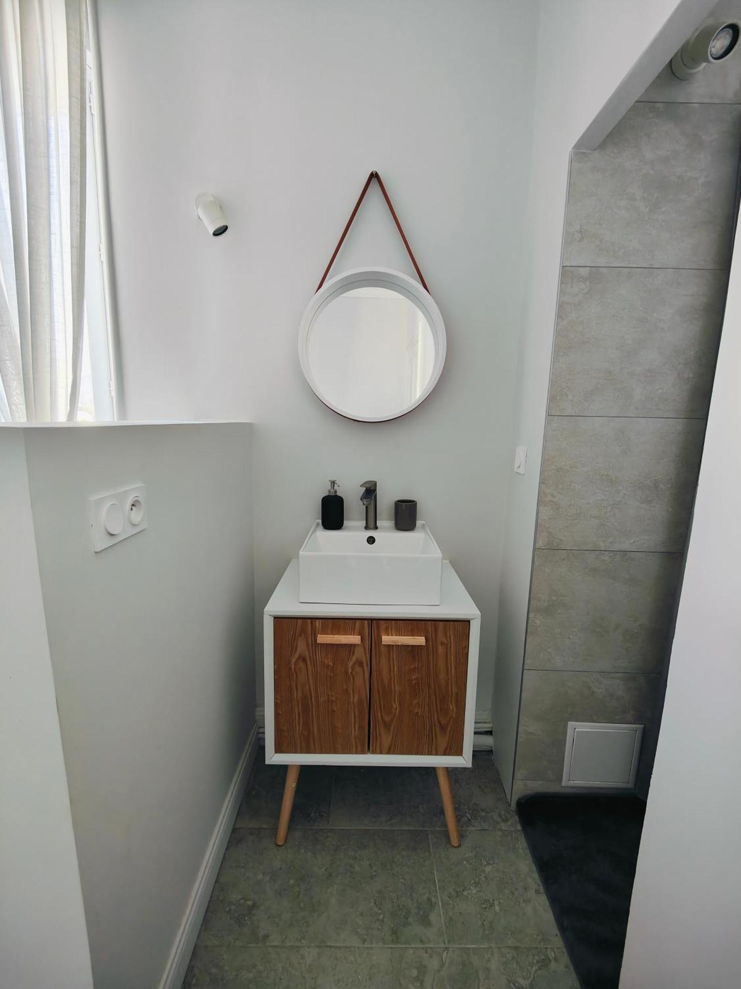 Self-Checkin Town House - Rooms To Rent In A Beautiful Modern Town House - Not A Hotel - Location De Chambres Avec Arrivee En Autonomie - Extra Fee For Sheets And Towels - Private Parking - Check Your Plateform Inbox And Follow Check-In Instructions Saint-Romain-en-Gal Eksteriør billede